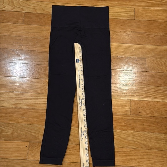 Spanx women’s black leggings size medium. - Picture 6 of 8